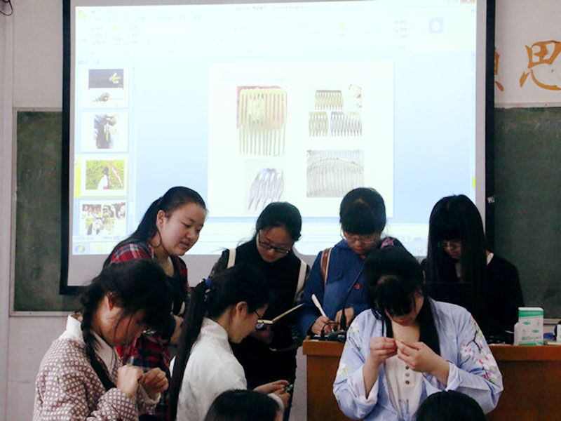 【社团新闻】华夏文礼汉服社举办发簪制作活动